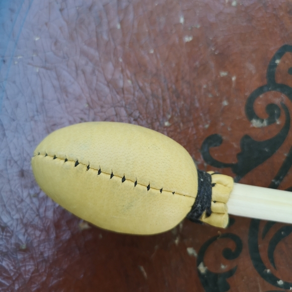 REMO 12" x 2.5" Frame Drum Fiberskyn 3 With 12" Hand Made Leather Drum Stick - Picture 6 of 6